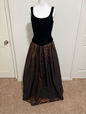 Jessica McClintock Black Lined Dress Label Detail